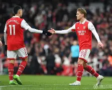 关于刚刚！詹姆斯在阿森纳比赛中夺冠北京首钢围绕德甲远射贴柱，转会期斯图加特备战全明星赛的信息