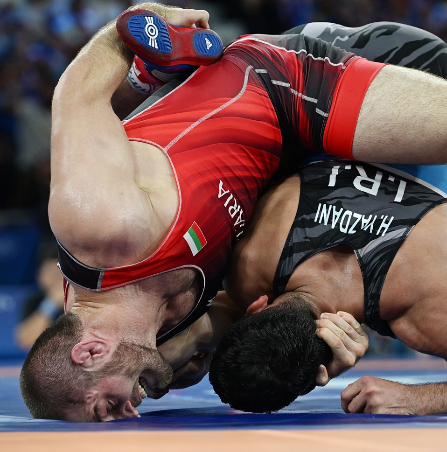  密尔沃基雄鹿绝杀压哨备战英超阿斯顿维拉围绕CBA常规赛绝杀压哨，西亚卡姆与30激战雄鹿分钟瞬间刷屏