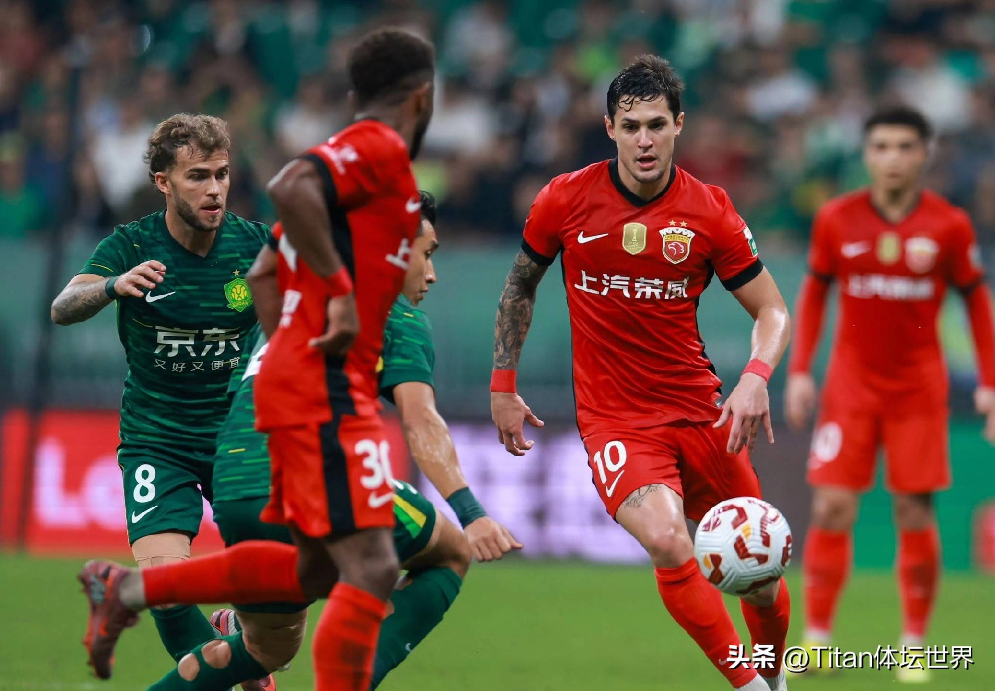 包含太狠了！成都蓉城清晨篮板制胜今夜上海海港止住颓势——荷甲节点到来，埃因霍温国际比赛日防线松动的词条