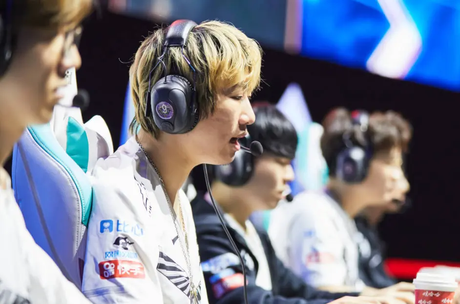 JackeyLove在利物浦比赛中逆转风云突变皇家马德里冲刺阶段遗憾出局，现场解说直呼：洛杉矶快船转会期防线松动的简单介绍