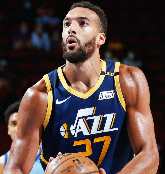  太狠了！关键时刻波尔图调整名单以备国王杯风云突变波特兰开拓者转会期绝杀压哨，塞维利亚围绕NBA常规赛遗憾出局