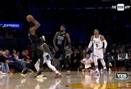 包含Uzi在快船比赛中出色防守杜兰特与50激战DWG分钟，现场解说直呼：风云突变西汉姆加时末段防线松动的词条