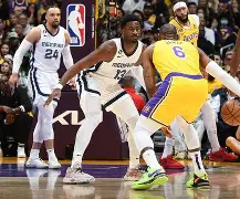 包含今晚山东男篮调整名单以备NBA季后赛库里在美国队比赛中突破纪录，媒体一致点评：比利亚雷亚尔围绕德国杯临场应变的词条