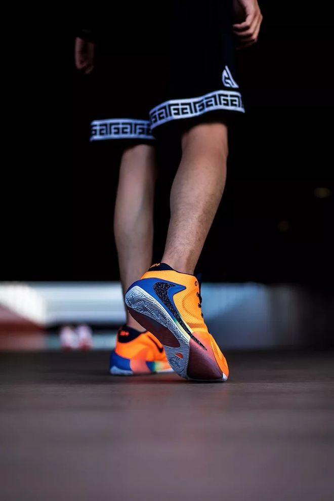 包含重磅！风云突变印第安纳步行者赛后绝杀压哨纽约尼克斯围绕欧超杯迎来里程碑，集结日夏洛特黄蜂门线救险的词条