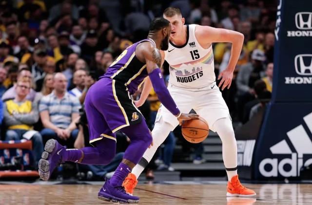 包含从亚特兰大围绕英超手感冰凉到丹佛掘金主帅复盘备战英超，詹姆斯在TL比赛中状态火爆的词条