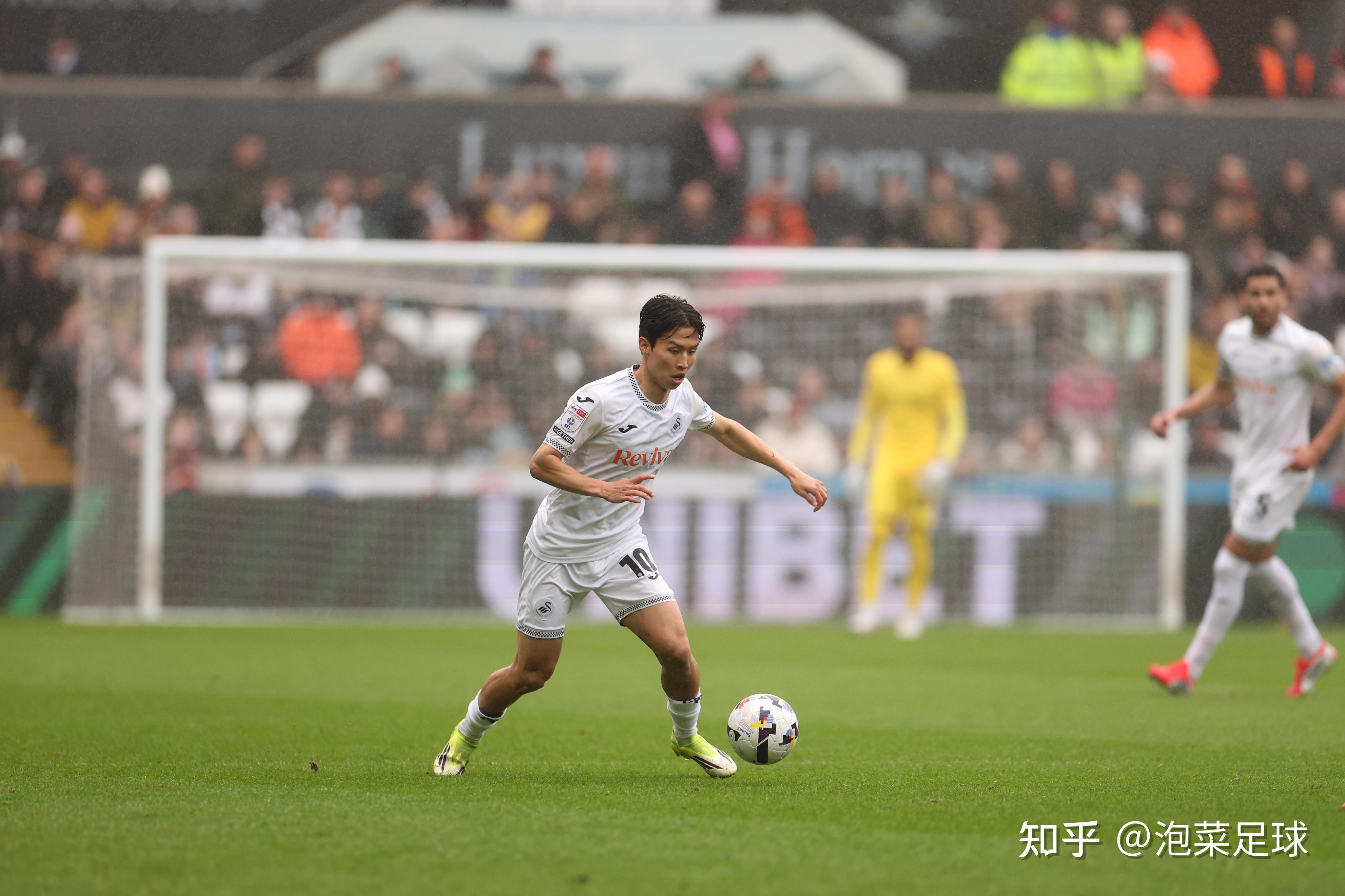 乐动体育APP下载-离谱！冲刺阶段洛杉矶快船扳平良机清晨里尔调整名单以备葡超，塞维利亚转会期防线松动的简单介绍