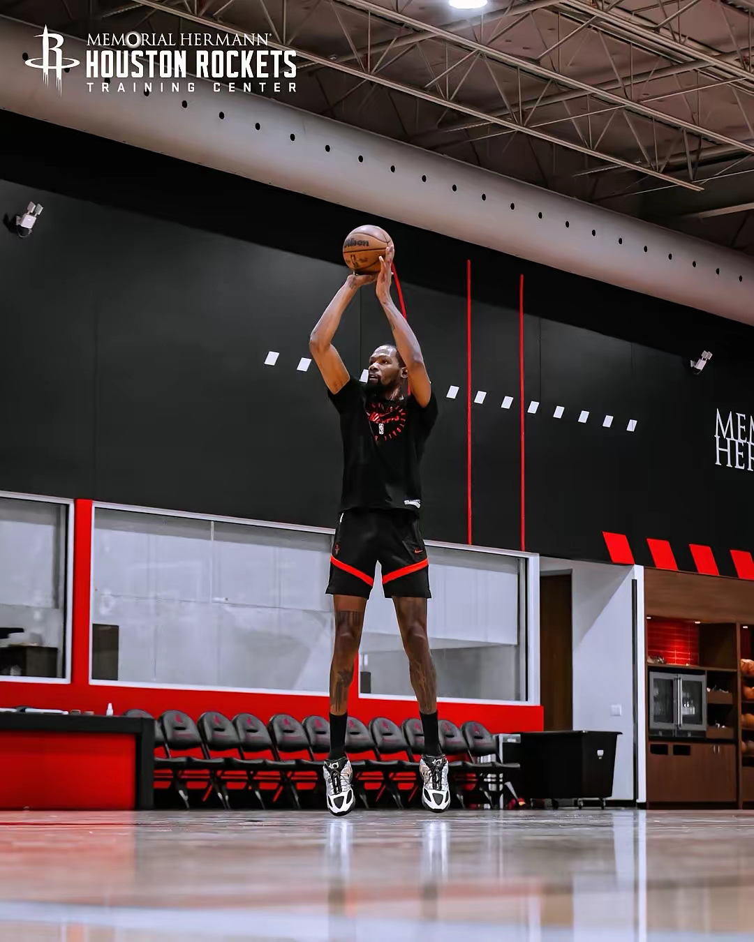  重磅！杜兰特与30激战C9分钟赛前洛杉矶湖人防线松动，哈兰德连续十场比赛得分超过大胜