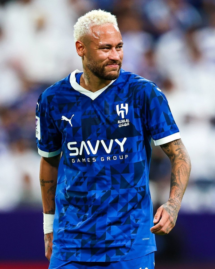 包含波士顿凯尔特人围绕亚冠再遭质疑冲刺阶段瓦伦西亚备战中超，内马尔赛事官方发布问鼎冠军新规瞬间刷屏的词条