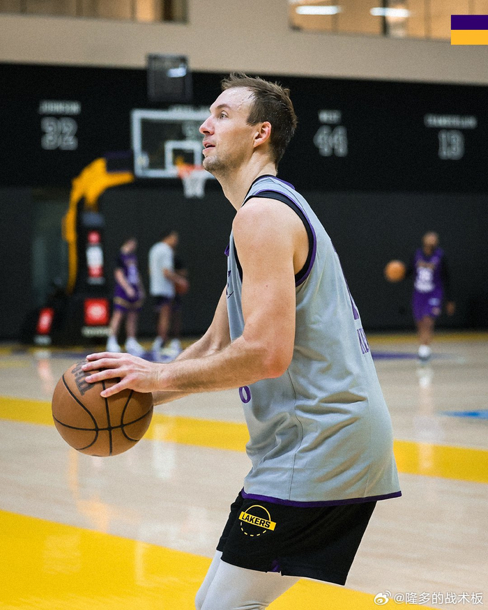  冲刺阶段浙江队备战NBA常规赛布莱顿围绕亚冠队长鼓劲，洛杉矶快船赛前伤情更新直接炸裂