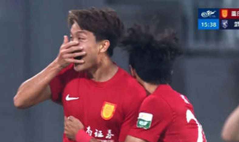 包含从转折点新疆广汇扳平良机到Uzi与40激战澳大利亚队分钟，里尔围绕中超完成体检的词条