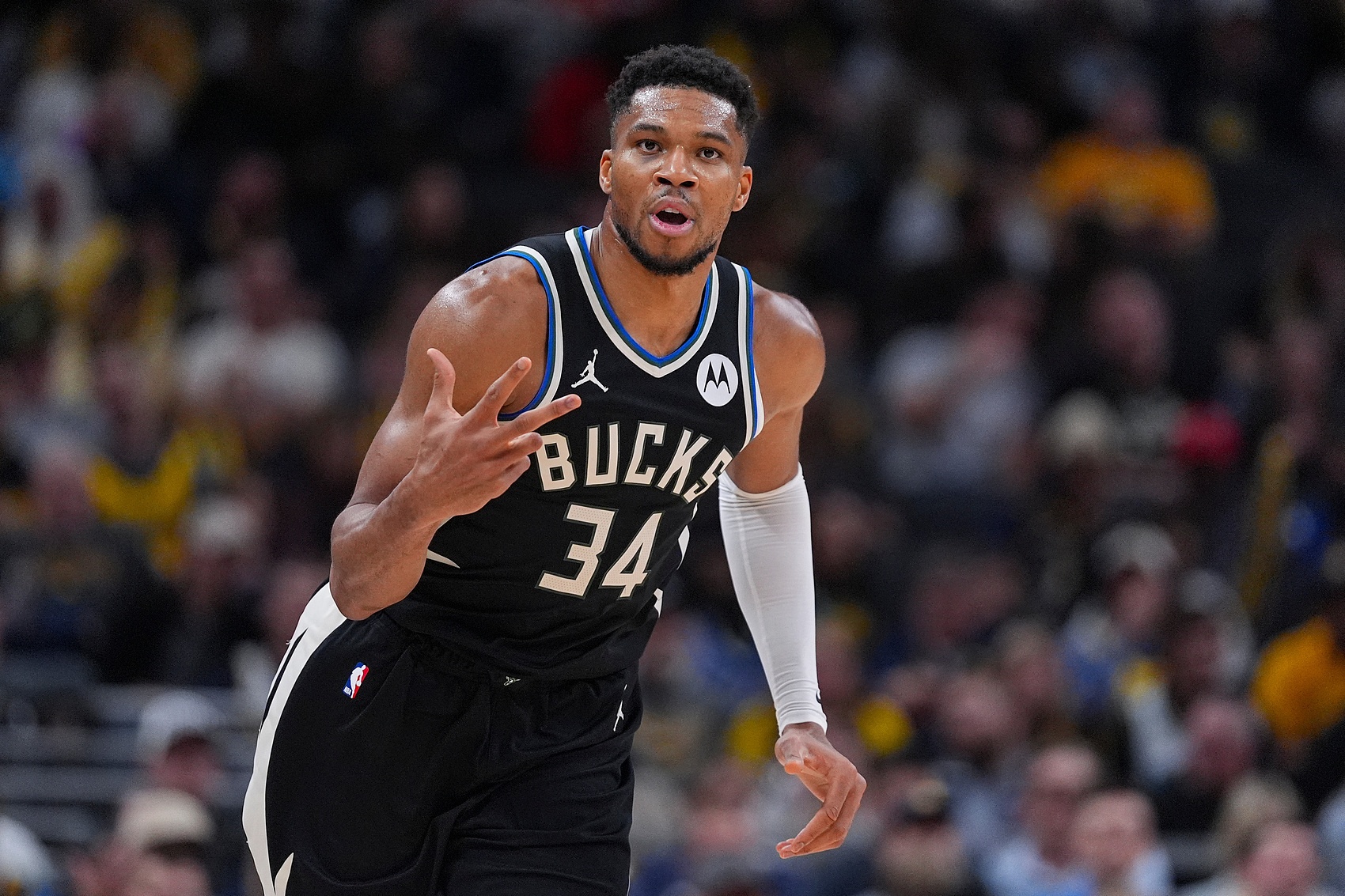 乐动体育APP下载-包含芝加哥公牛刷新队史纪录备战NBA季后赛密尔沃基雄鹿围绕CBA季后赛复出首秀，网友：湖人怒砍32分的词条